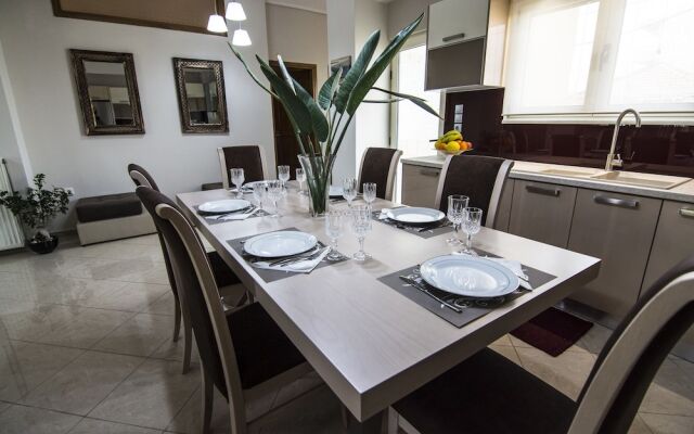 Luxury Mari House