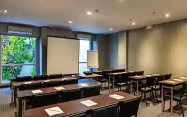 Microtel by Wyndham - Acropolis