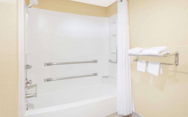 Regency Inn & Suites-Hamilton Place
