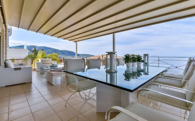 Villa with Striking views over the infinity Pool