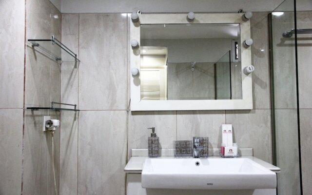 Classic Brawijaya Apartment with Pool View