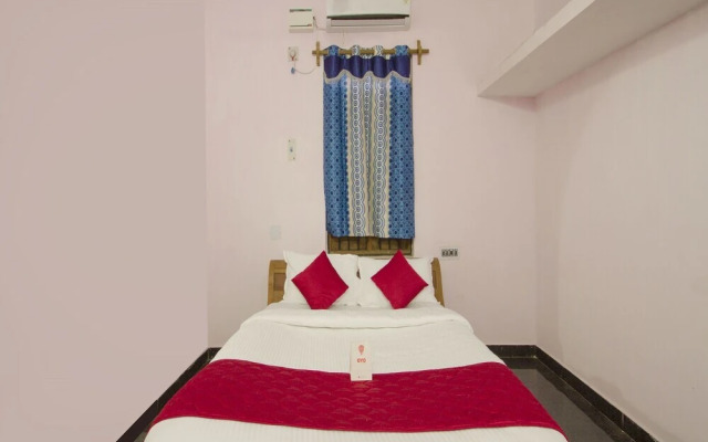 Home Grand by OYO Rooms