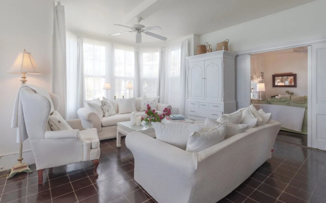 Folly & Guest House 6 Bedroom Home