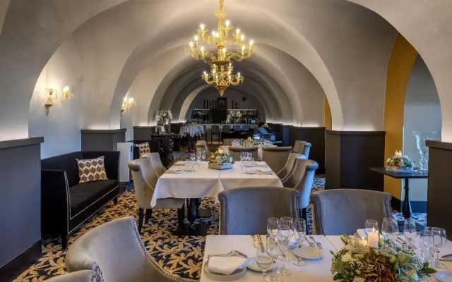 SOWELL COLLECTION Hôtel du Roi & SPA