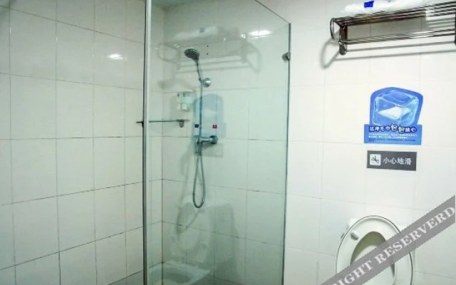 7 Days Hotel (Dongguan Shijie Center Jiarong Plaza)