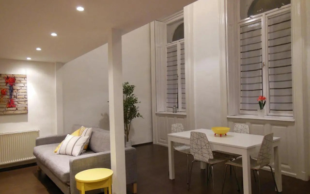 Kodaly Art Apartment