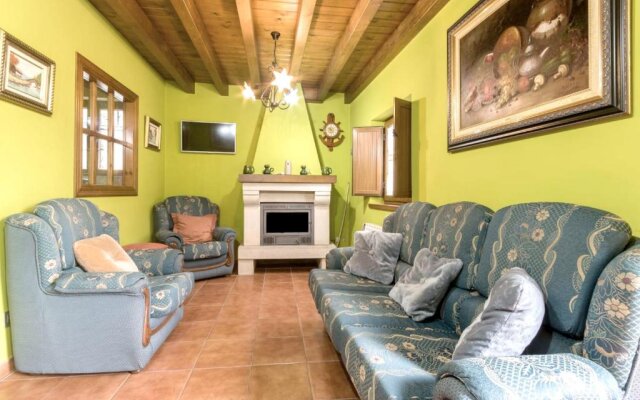 House with 3 bedrooms in Trescares with wonderful mountain view and enclosed garden 20 km from the beach
