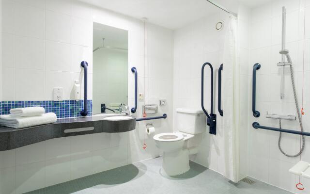 Holiday Inn Express Cheltenham by IHG