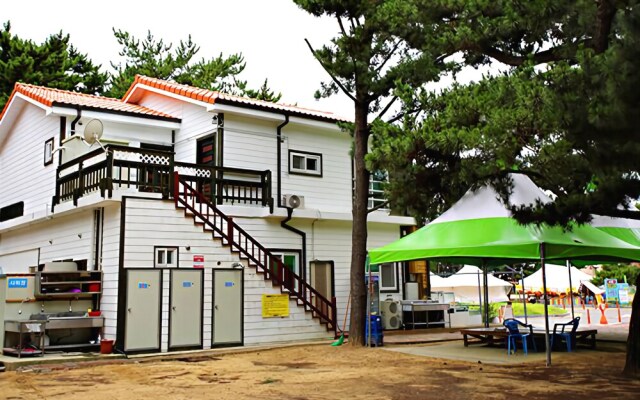 Montsanpo Beach Pension