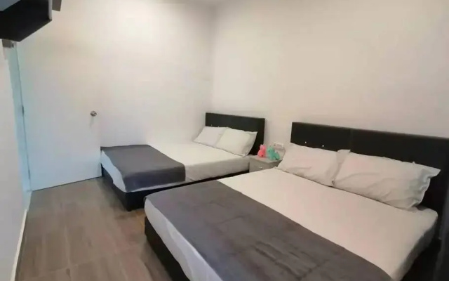 Cameron top31 golden hills night market homestay