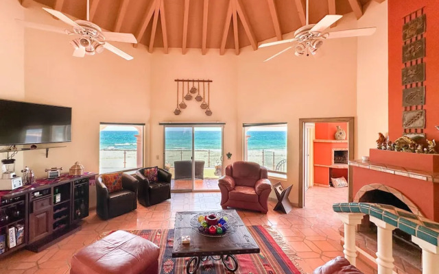 Your Beachfront Escape Close to Everything