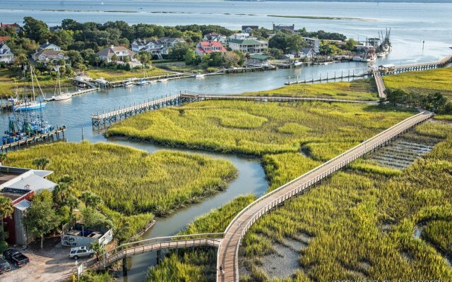 Shem Creek Inn