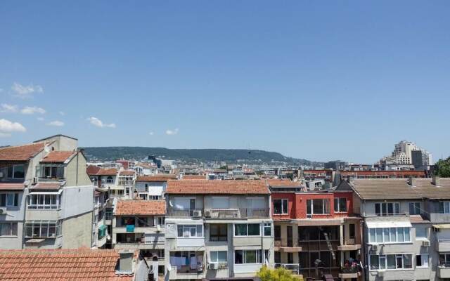 FM Deluxe 2-BDR Apartment with Rooftop Terrace - Varna