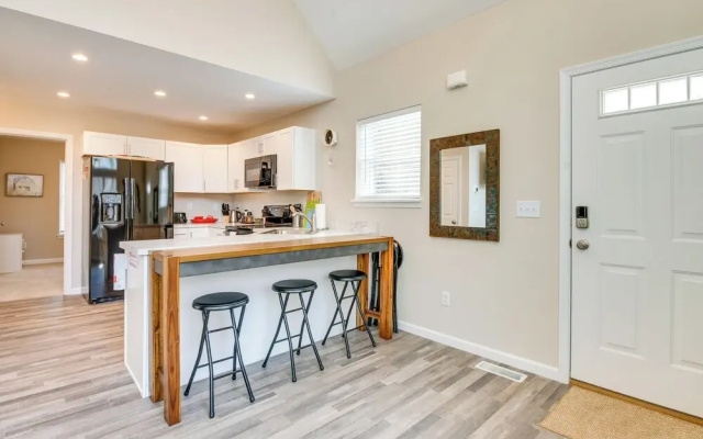 Hike & Ski: Pocono Lake Home w/ Community Perks!