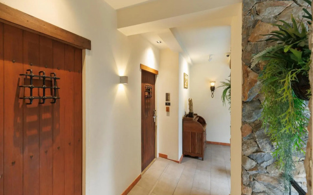 Le Charcoa Hotel