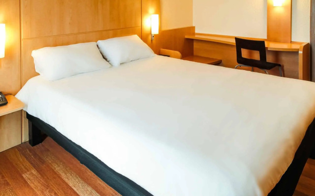 Ibis Paris Canal Saint Martin