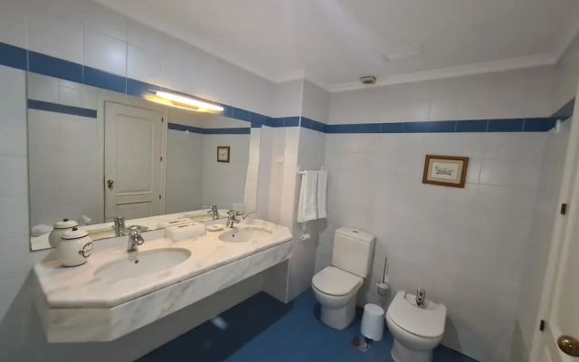 Seaside Escape - 3 Bedroom Apartment Sleeps 6