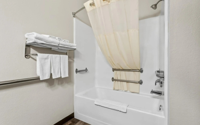 Quality Inn Brookings - University