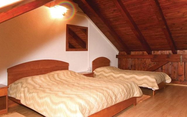 Awesome Home in Podstrana with Hot Tub, WiFi & 7 Bedrooms