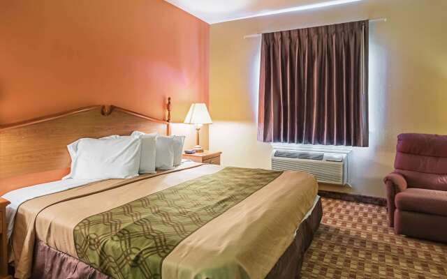 Econo Lodge Inn & Suites