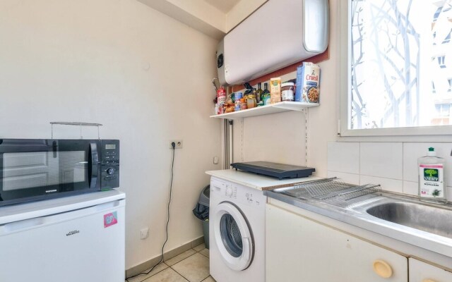 Nice 2 Room Apartment in Paris