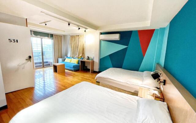 Breeze and Waves Hostel