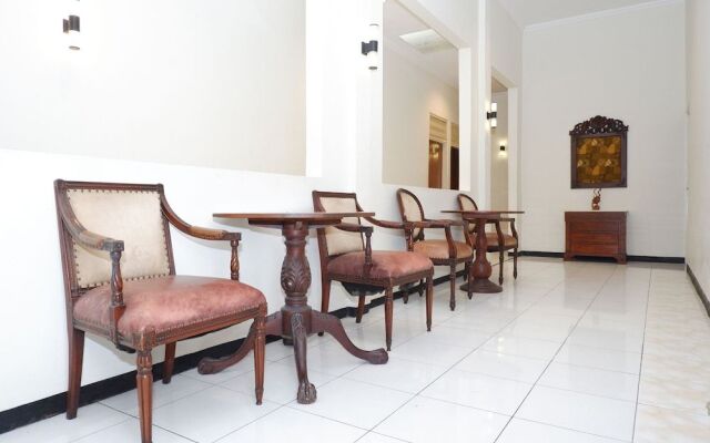 OYO 546 New Mira Hotel