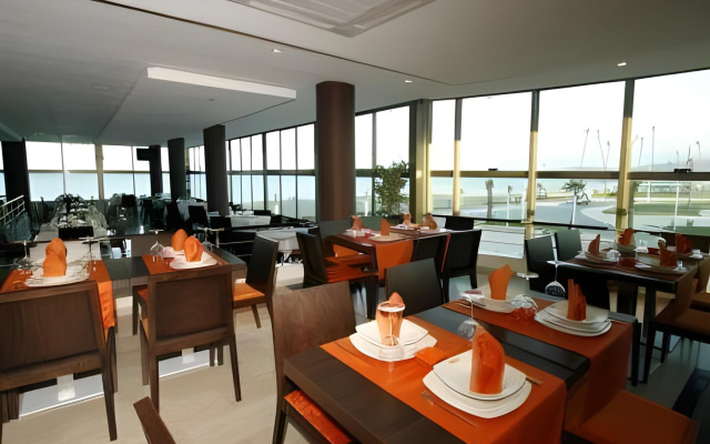 Suites Hotel Omeya