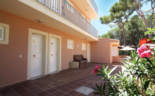 Naika Studios & Apartments