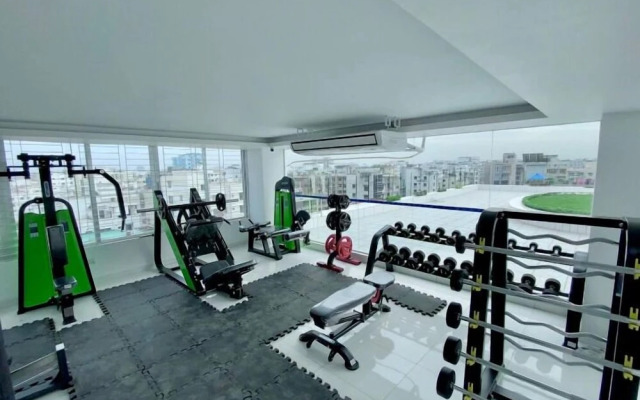 250sqft 4 Economy Stay Pool & Gym