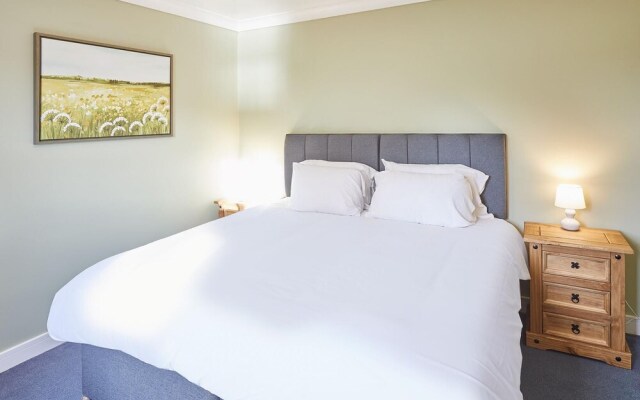 Host Stay Holmedene