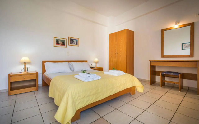 Koukounaria Hotel & Suites