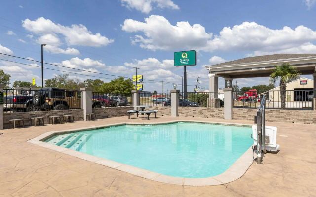 Quality Inn & Suites