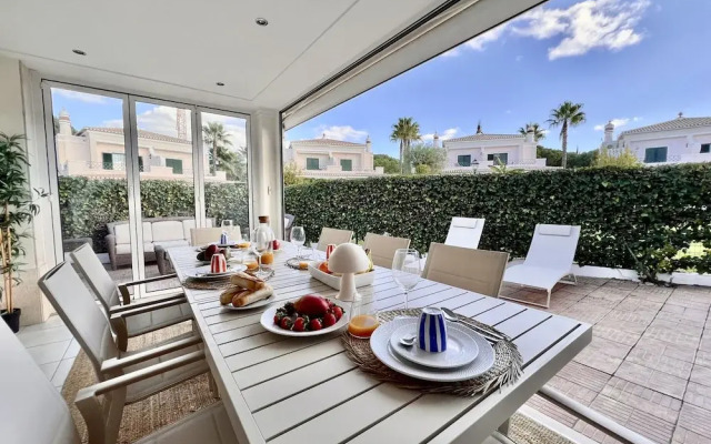 Vilamoura Deluxe Villa by Homing