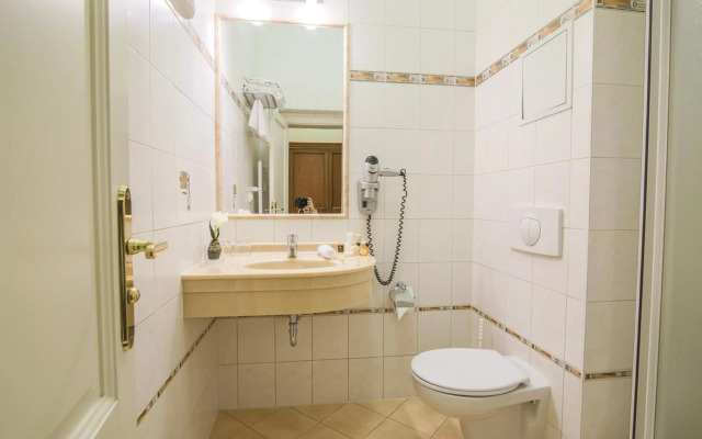 Ontario Hotel Garni