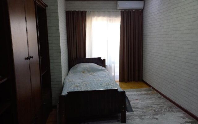 Апартаменты с четырьмя кроватями в центре Ташкента