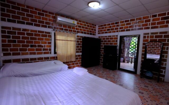 Baan Kwan Charoen Bungalow
