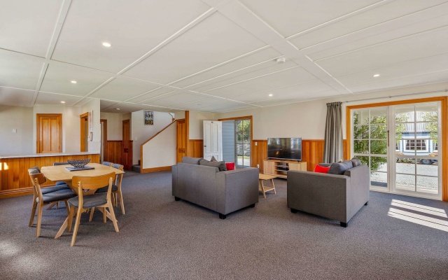 Quality Suites Huka Falls – Lobby – Taupo