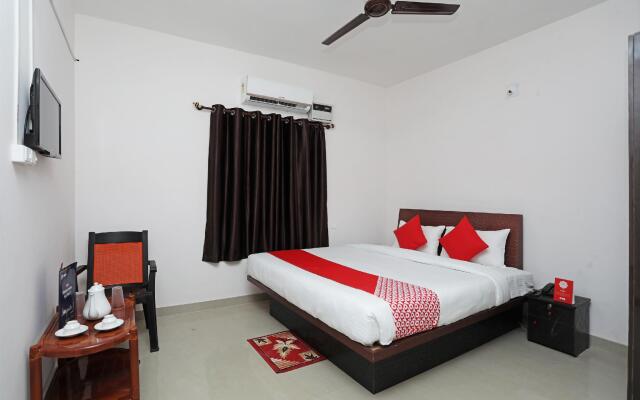 OYO 13527 Usha Residdency