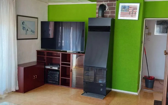 Quiet apartment close to town