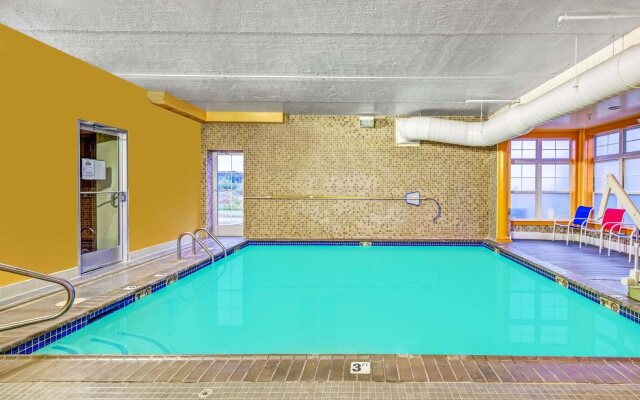 Spark by Hilton Portland Airport Maine Mall