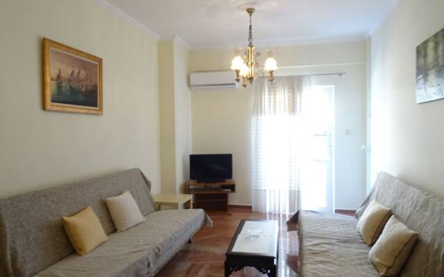 Modern Traditional Central Apartment