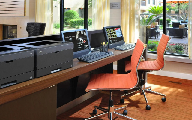 Courtyard by Marriott Houston Hobby Airport