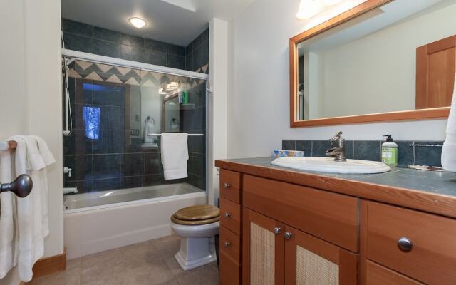 Highland Huckleberry Lodge - 4 Br Home