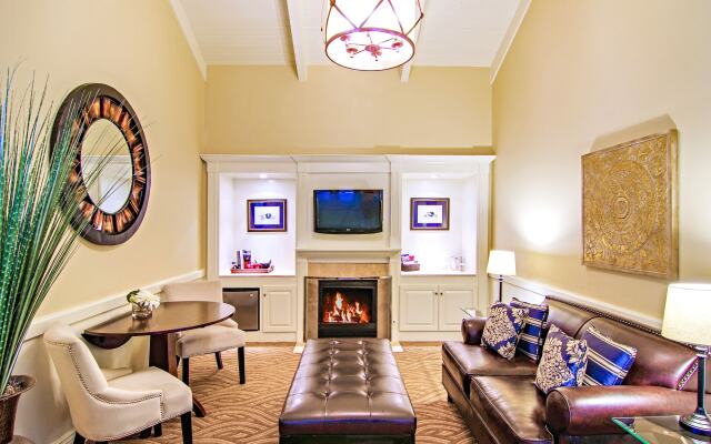 Carriage House Inn