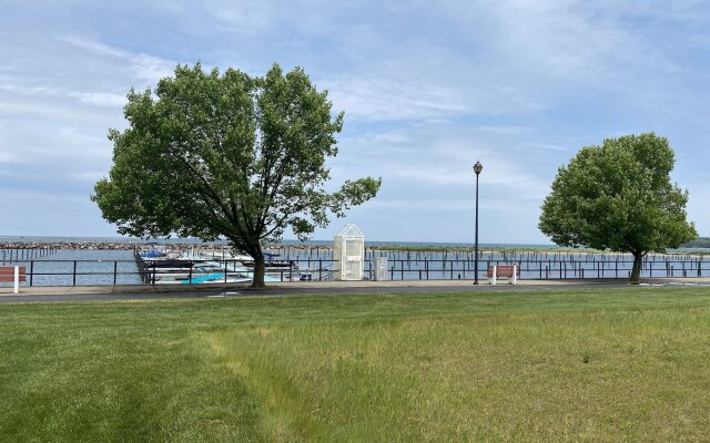 Clarion Hotel Conference Center on Lake Erie