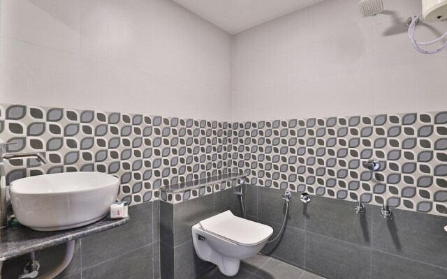 OYO 11399 Hotel Landmark