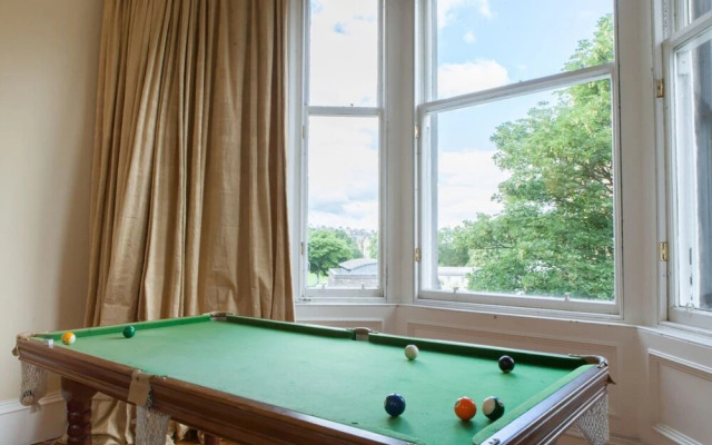 4 Bedroom Apartment Near The Meadows