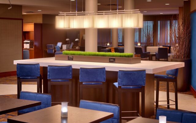 Courtyard by Marriott Kansas City Shawnee