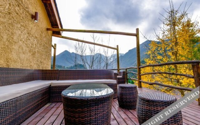 One Mountain Nine Houses